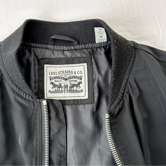 Levi's Lightweight Bomber Jacket in black - Picture 3 of 8